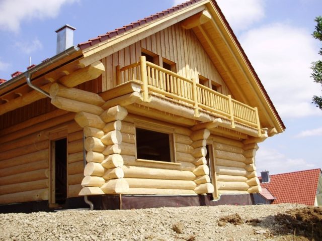 Изготовление домов из рубленного бревна